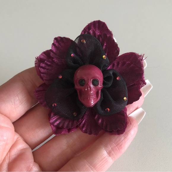 NEW Tarina Tarantino Burgundy Purple Skull & Swarovski Crystal Hair Barrettes main image 4